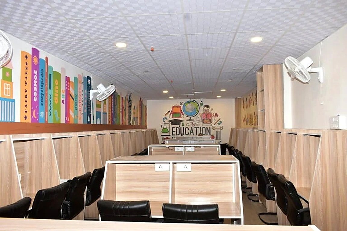 AC library at Sapphire Girls Hostel
